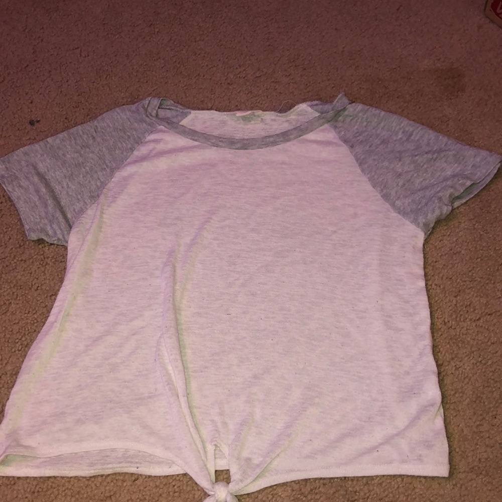 white and gray t-shirt